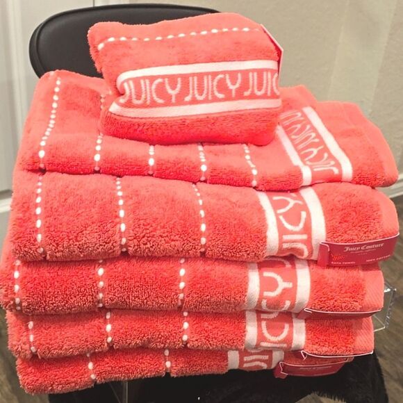 Juicy Couture Home Juicy Logo Textured Bath & Towel Set - Picture 3 of 10